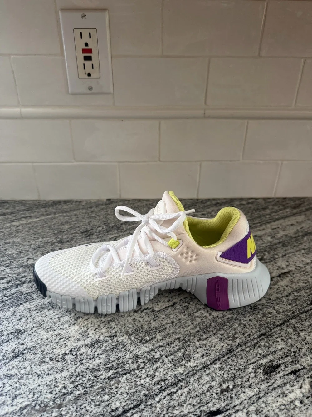 Women’s Nike Free Metcon 4 White Wild Berry CZ0596-157 Size 8